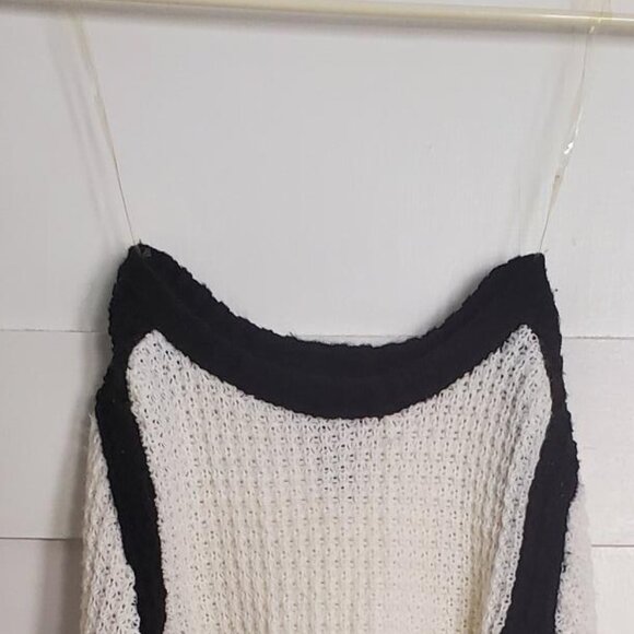 Black and White waffle knit sweater. - Picture 6 of 6